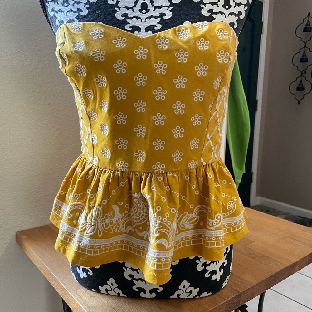 BNWT EXPRESS Strapless Peplum Top Size M